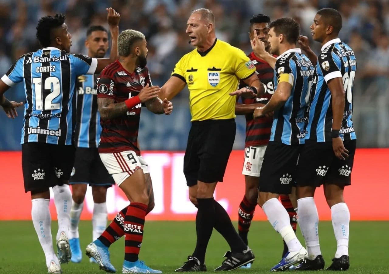 Conmebol anunciou que Néstor Pitana será o árbitro da final da Copa Libertadores entre Flamengo e Palmeiras