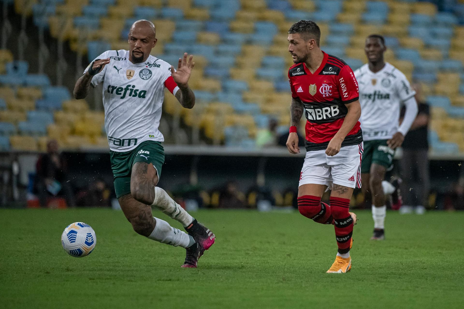 Conmebol destaca os principais jogadores de Flamengo e Palmeiras e polemiza em suas escolhas