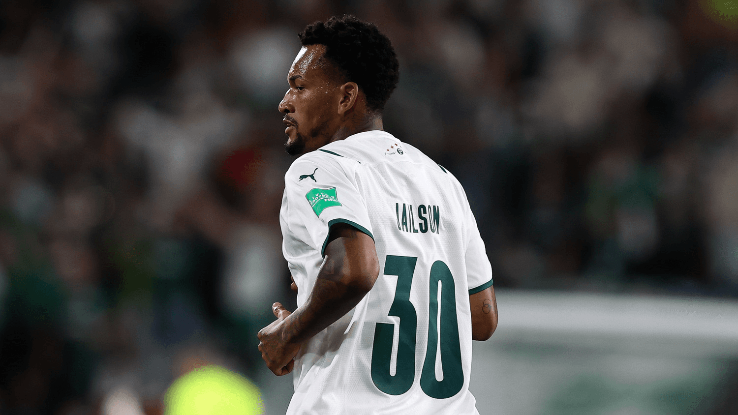 Contusão de Jailson faz Palmeiras ir ao mercado em busca de volante que surgiu como craque