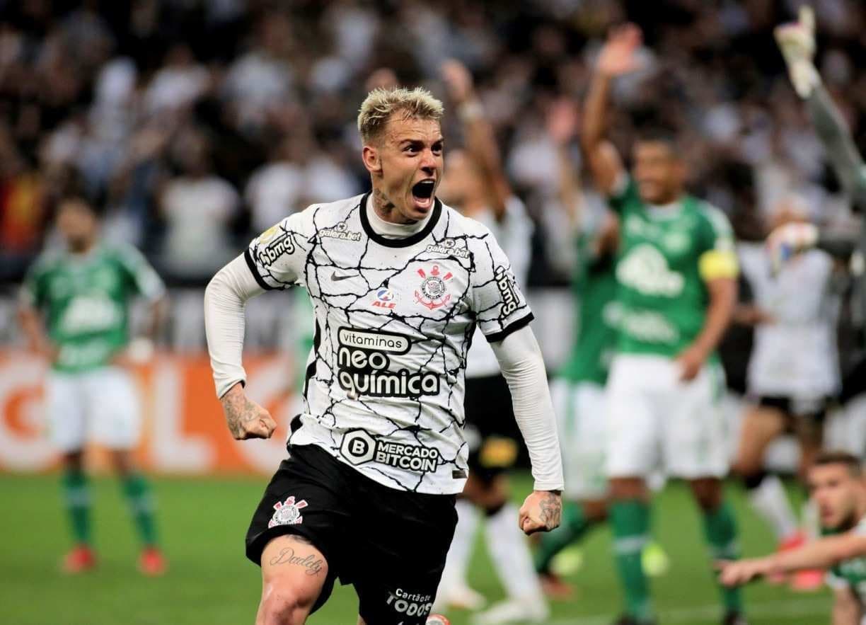 Corinthians consegue vitória no apagar das luzes e Róger Guedes salva cargo de Sylvinho como Cristiano Ronaldo faz Manchester United