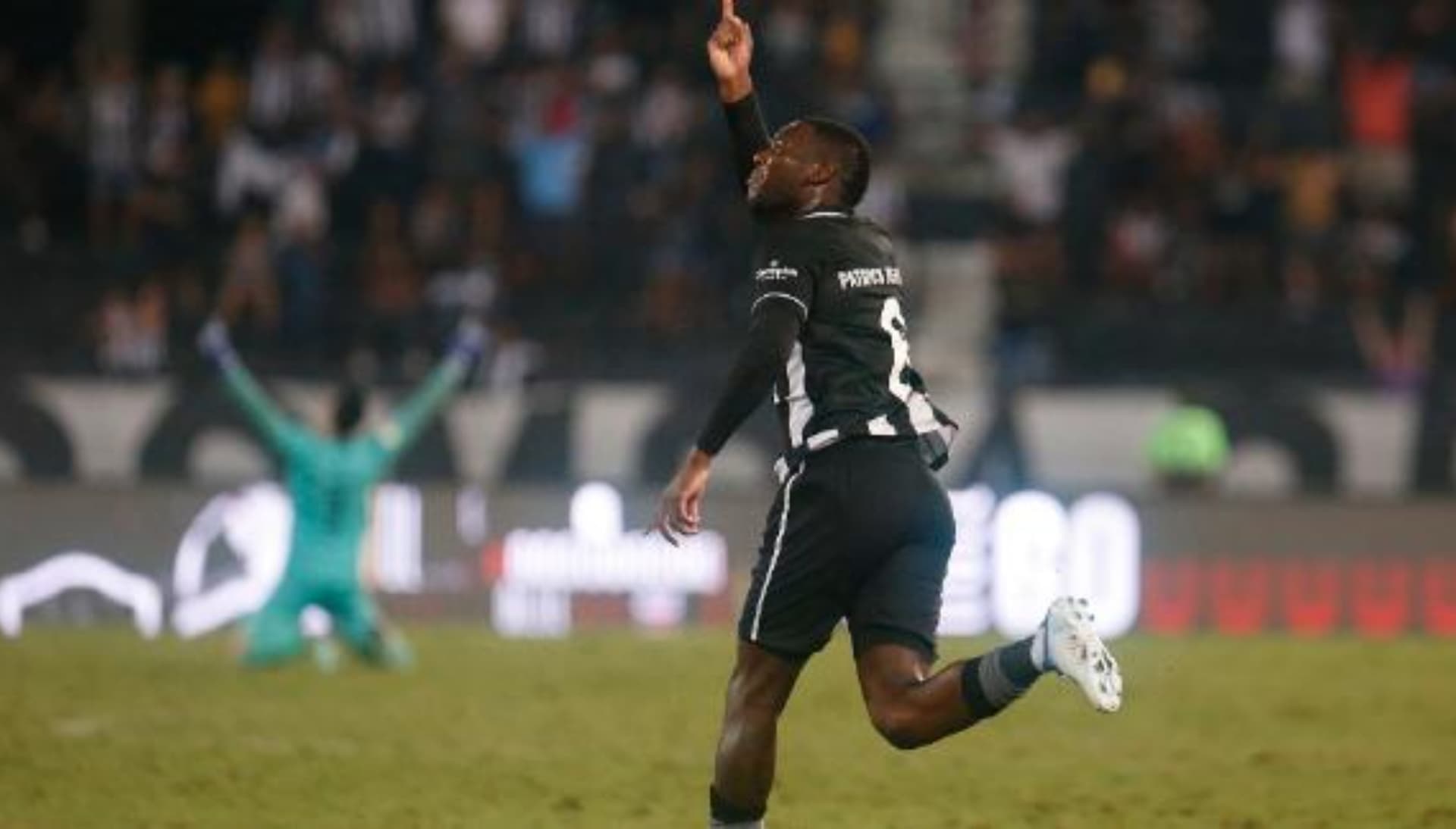 Corinthians continua na liderança isolada