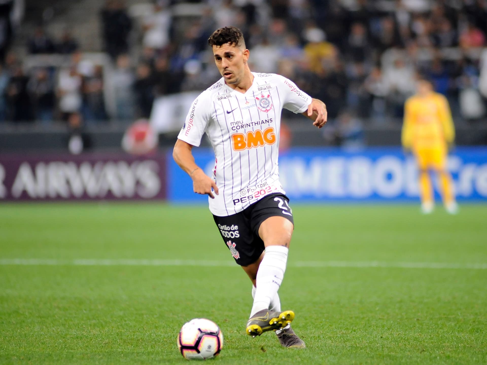 Corinthians encontra dificuldades para achar novo clube para Danilo Avelar