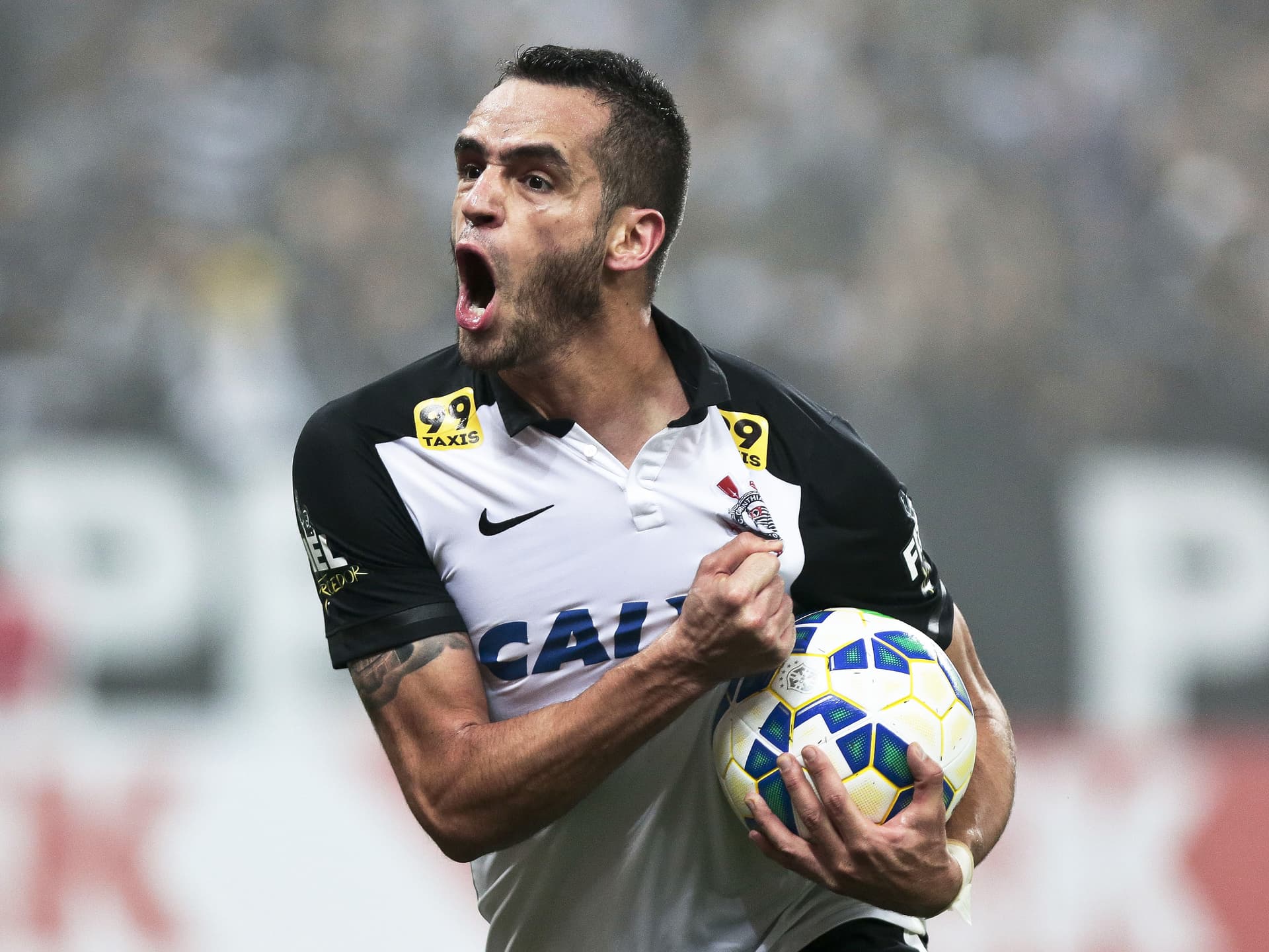 Corinthians luta para virar potência do futebol brasileiro novamente