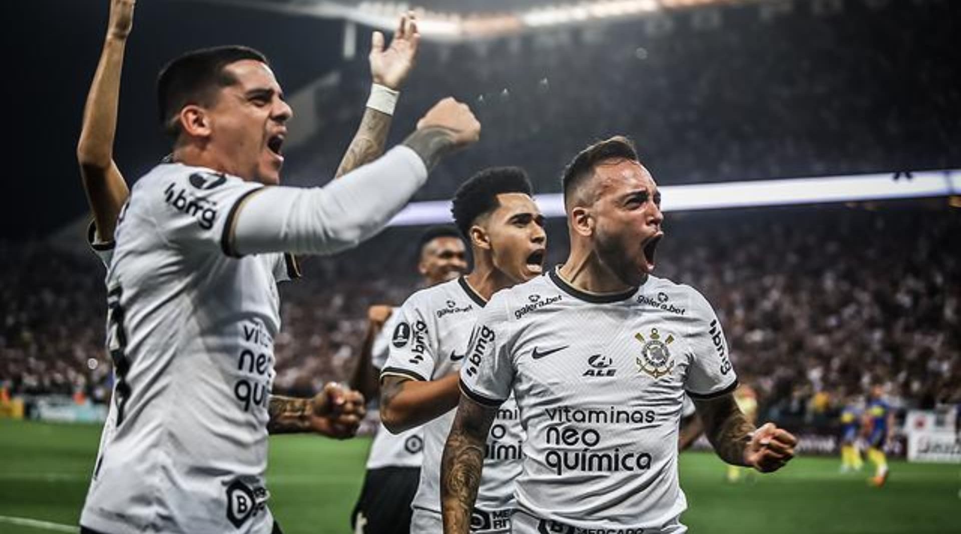 Corinthians segue líder isolado