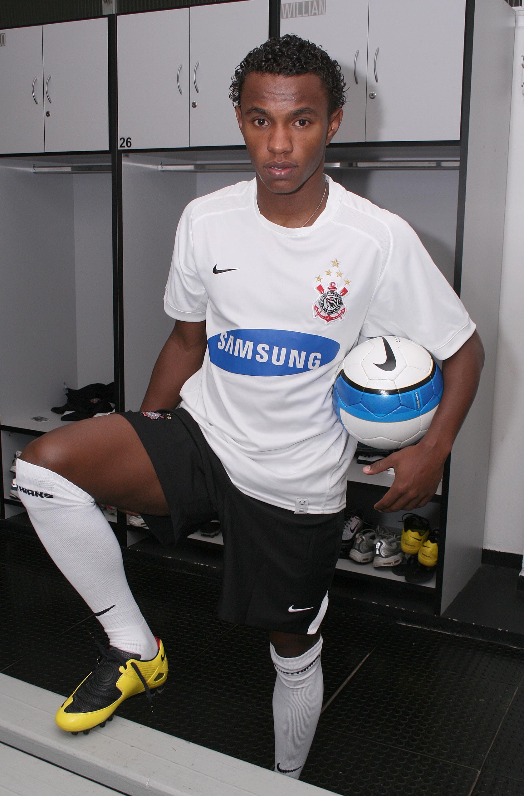 Corinthians tem dia D para avançar na negociação com Willian e anunciar o craque, mas antes Arsenal precisa rescindir seu contrato