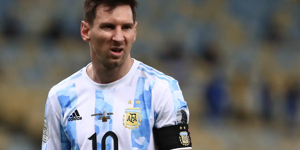 Craque argentino, Lionel Messi foi o único jogador de sua seleção a voltar ao gramado para conversar com membros da Seleção Brasileira