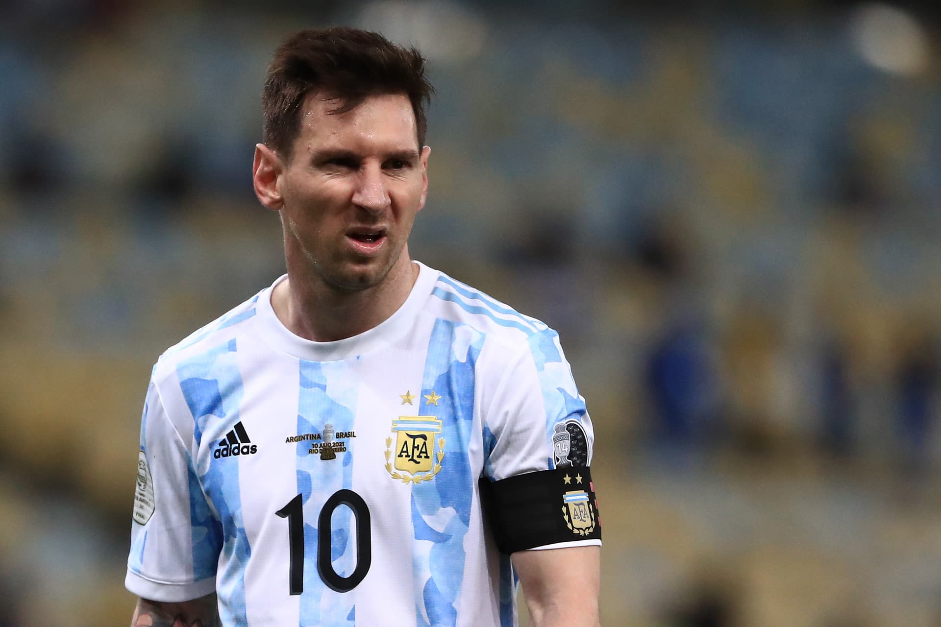 Craque argentino, Lionel Messi foi o único jogador de sua seleção a voltar ao gramado para conversar com membros da Seleção Brasileira