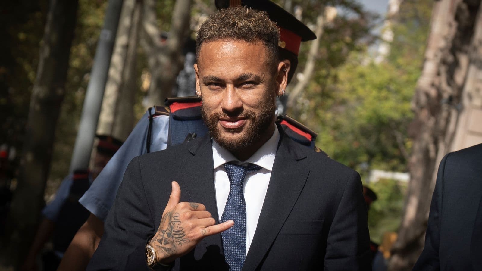 Craque brasileiro é um dos jogadores mais ricos do mundo e vive uma vida de ostentação