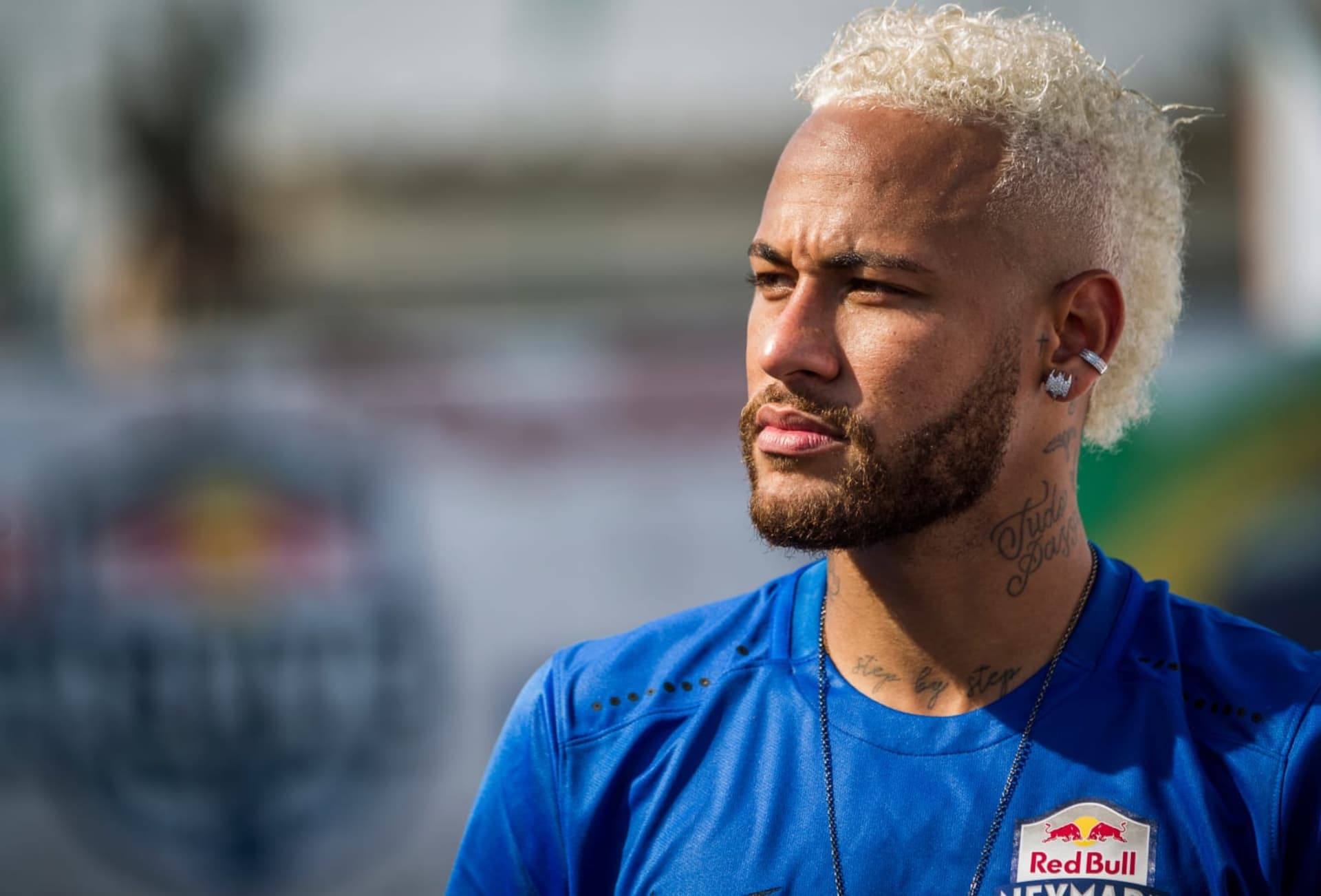 Craque brasileiro revela ainda que não sabe se voltará a jogar no Brasil