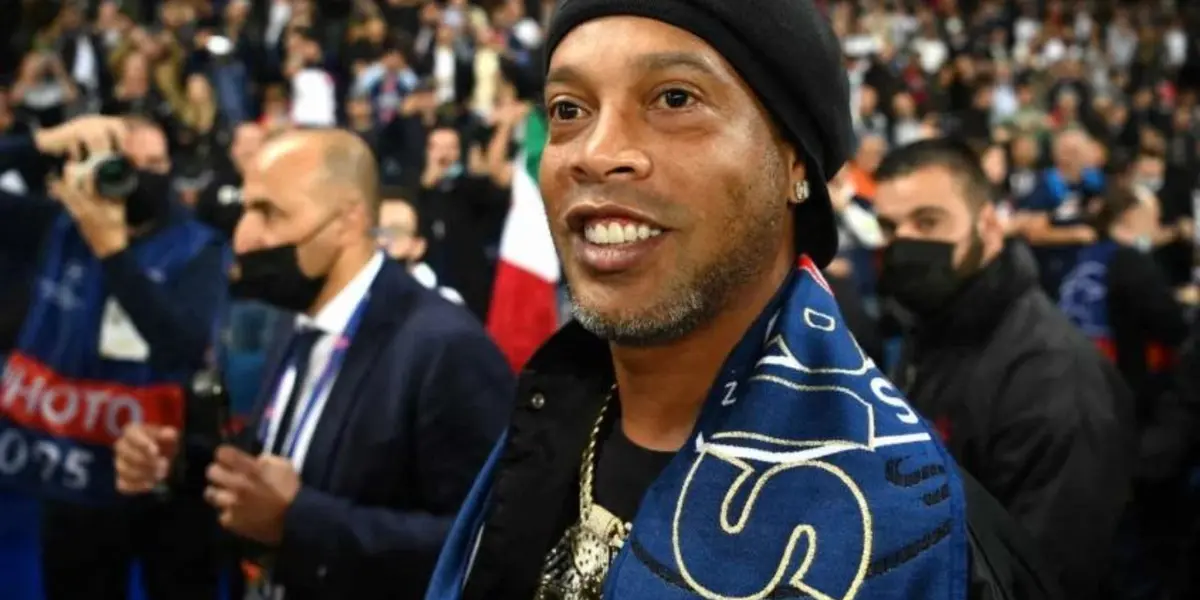 Craque da bola recebeu homenagem durante uma partida de futvôlei