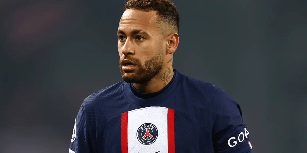 Craque do PSG apareceu nas manchetes de fofoca junto a outra notícia de Bruna Marquezine