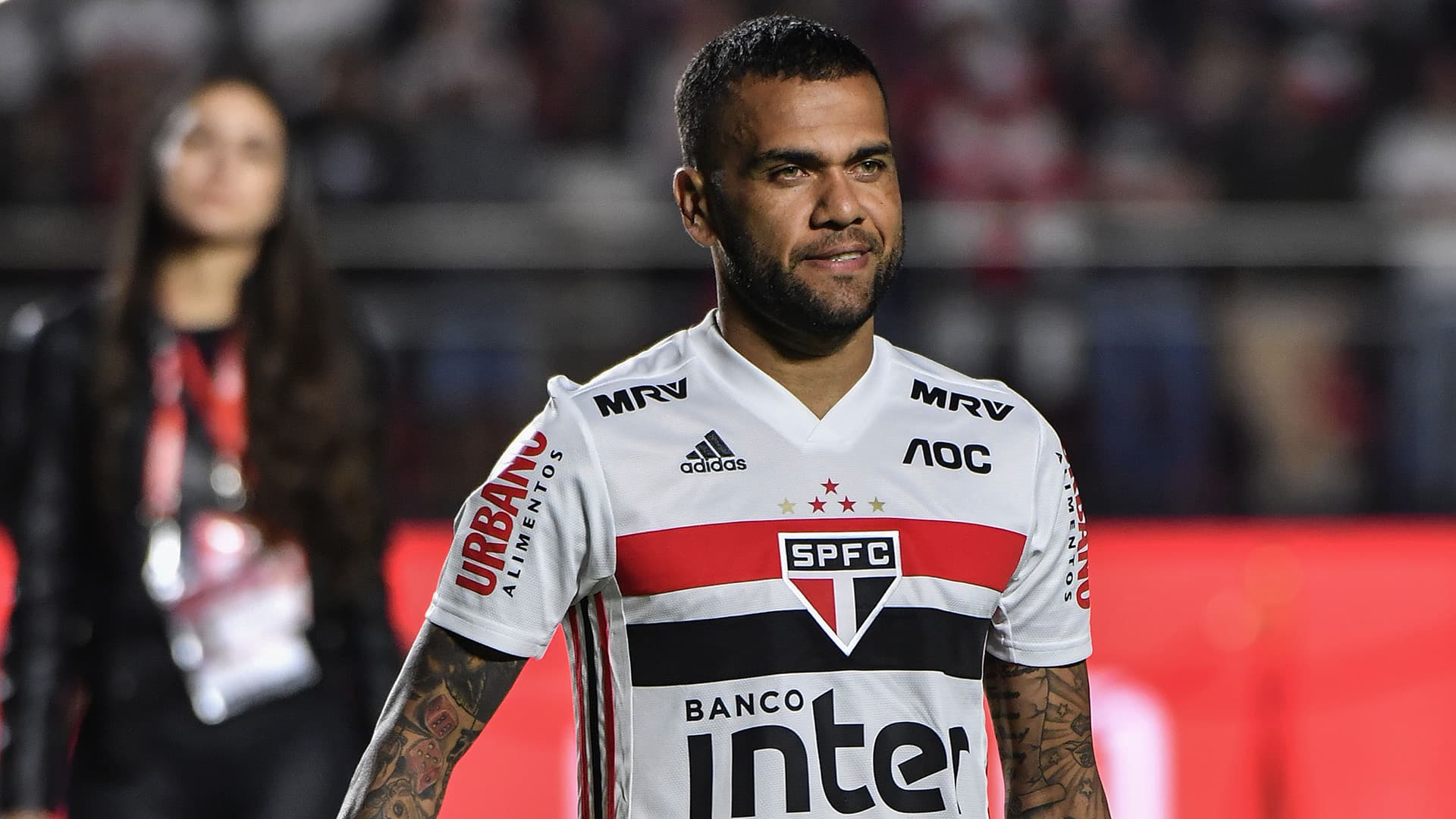Craque do São Paulo, Dani Alves ganhou um presente de luxo