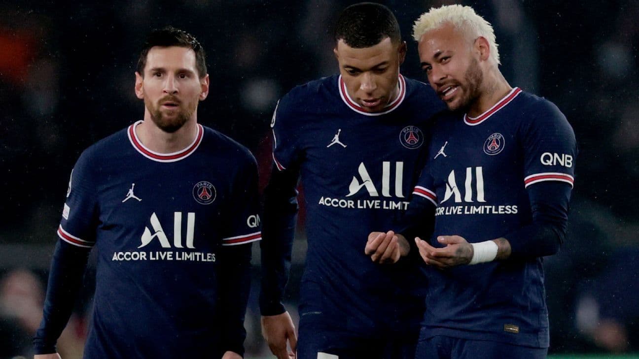 Craque francês participou de uma festa da torcida organizada do PSG