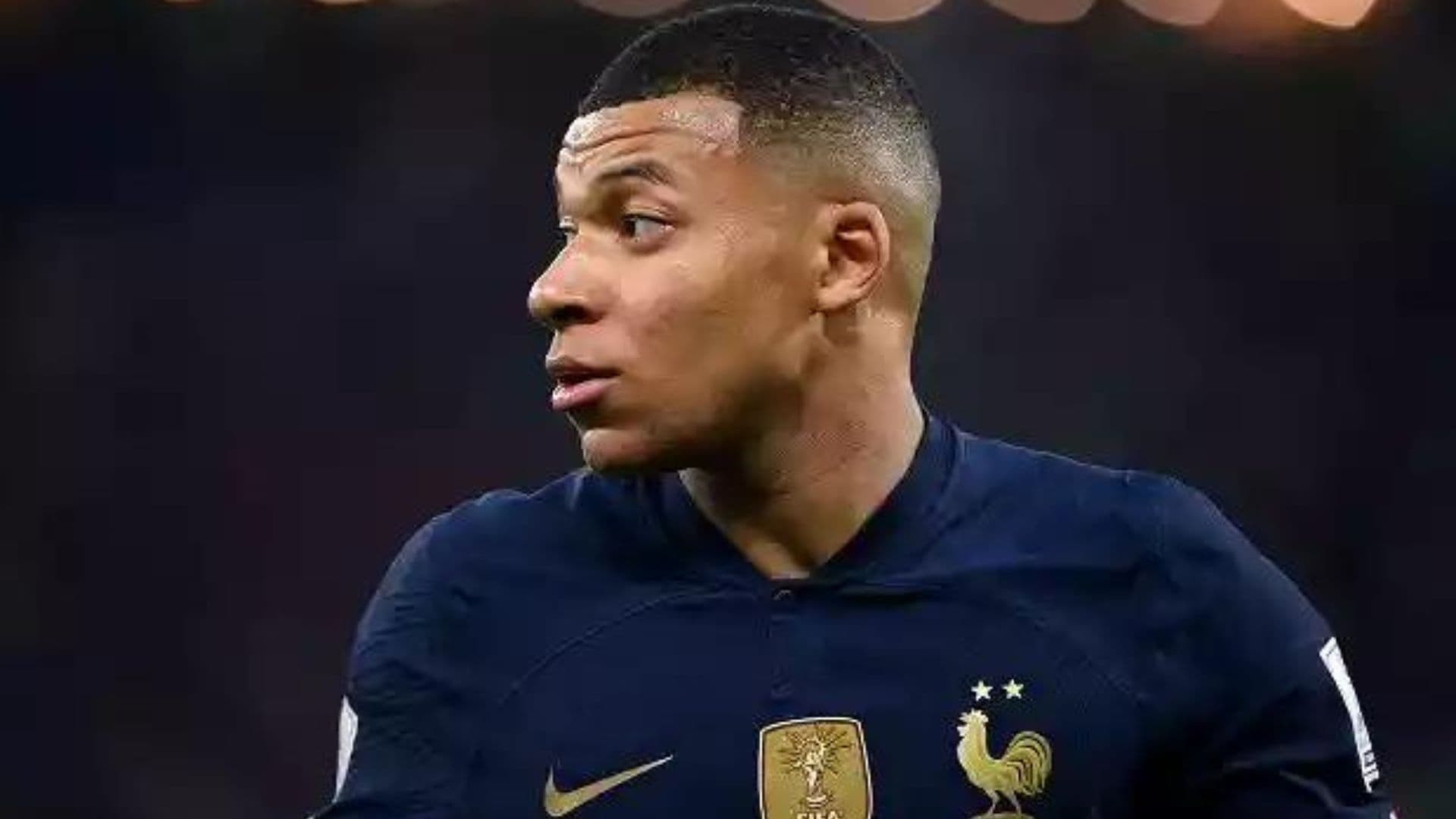 Craque francês retornou aos treinamentos do PSG e segundo a imprensa francesa, manifestou desejo de sair