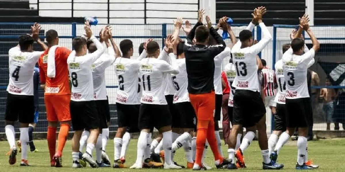 Criação de equipe paralela do Corinthians foi alvo de críticas dos torcedores
 
