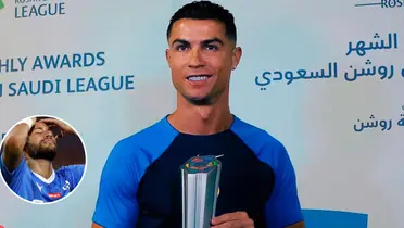 Cristiano Ronaldo posa para foto com prêmio de melhor jogador do mês do Campeonato Saudita