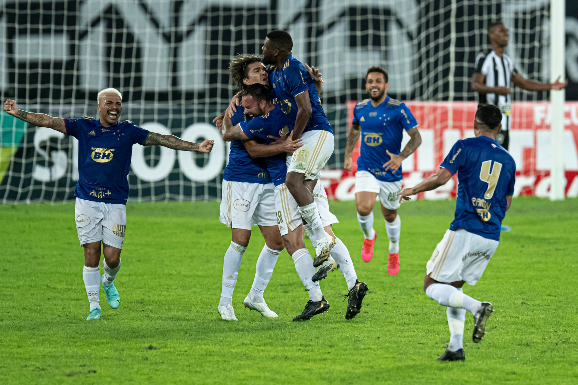 Cruzeiro tenta contornar a forte crise no clube na temporada
