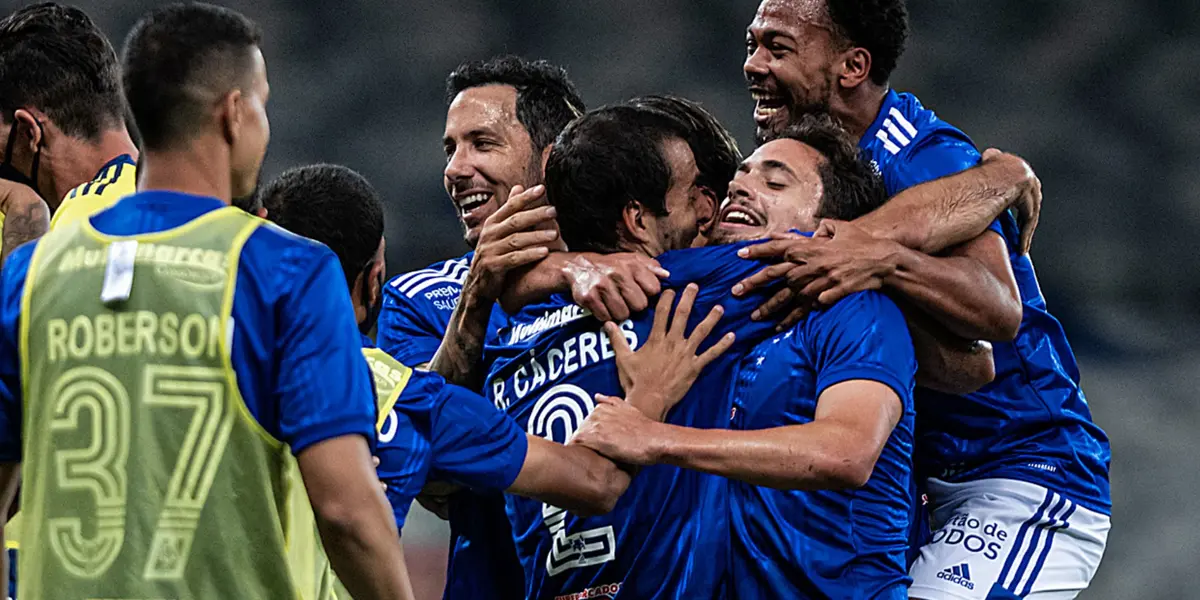 Cruzeiro vive situação complicada na Série B e busca se afastar do Z4, mas encara o Brusque que busca se aproximar da briga pelo acesso