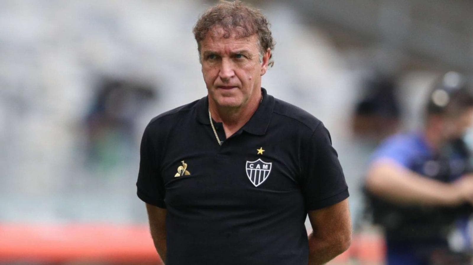 Cuca, que conquistou o Brasileirão e a Copa do Brasil, anuncia de surpresa que deixa o At. Mineiro "por motivos pessoais"