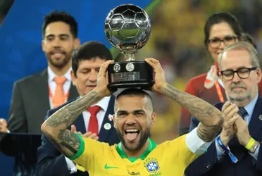 Dani Alves publicou uma foto em sua rede social que chamou a atenção