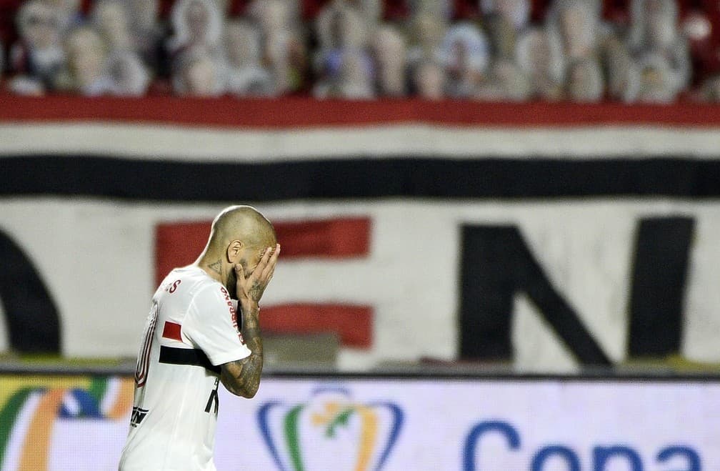 DaniDani Alves no vive um bom momento em sua carreira futebolísticaAlves não vive um bom momento em sua carreira futebolística