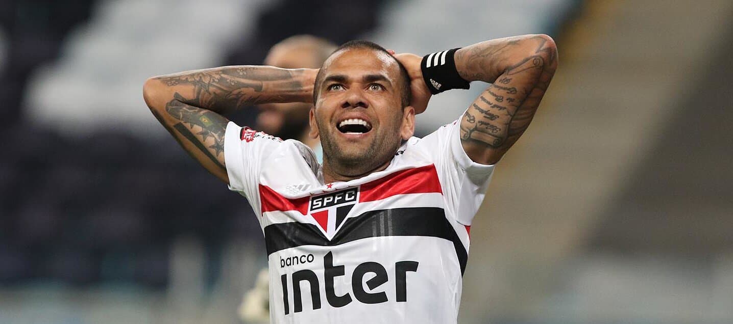 Daniel Alves abriu o jogo sobre o São Paulo e revelou a maior frustração em ter vindo ao Brasil para atuar por seu time de coração