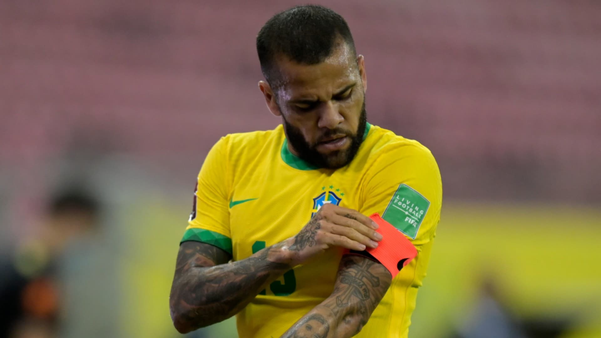 Daniel Alves anunciou que não voltará a jogar em 2021 e Tite deixou um recado para o lateral direito