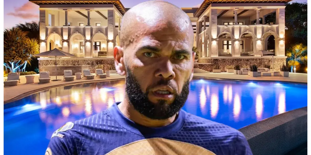 Daniel Alves com a camisa do Pumas