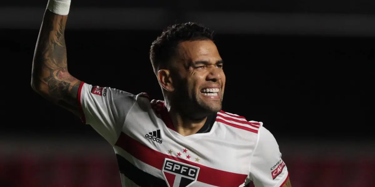 Daniel Alves é o maior campeão, mas não o maior da história para craque do Palmeiras