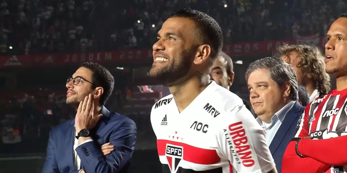 Daniel Alves entra em lista estrelada de 2021 e enfurece torcedores do São Paulo após escolha