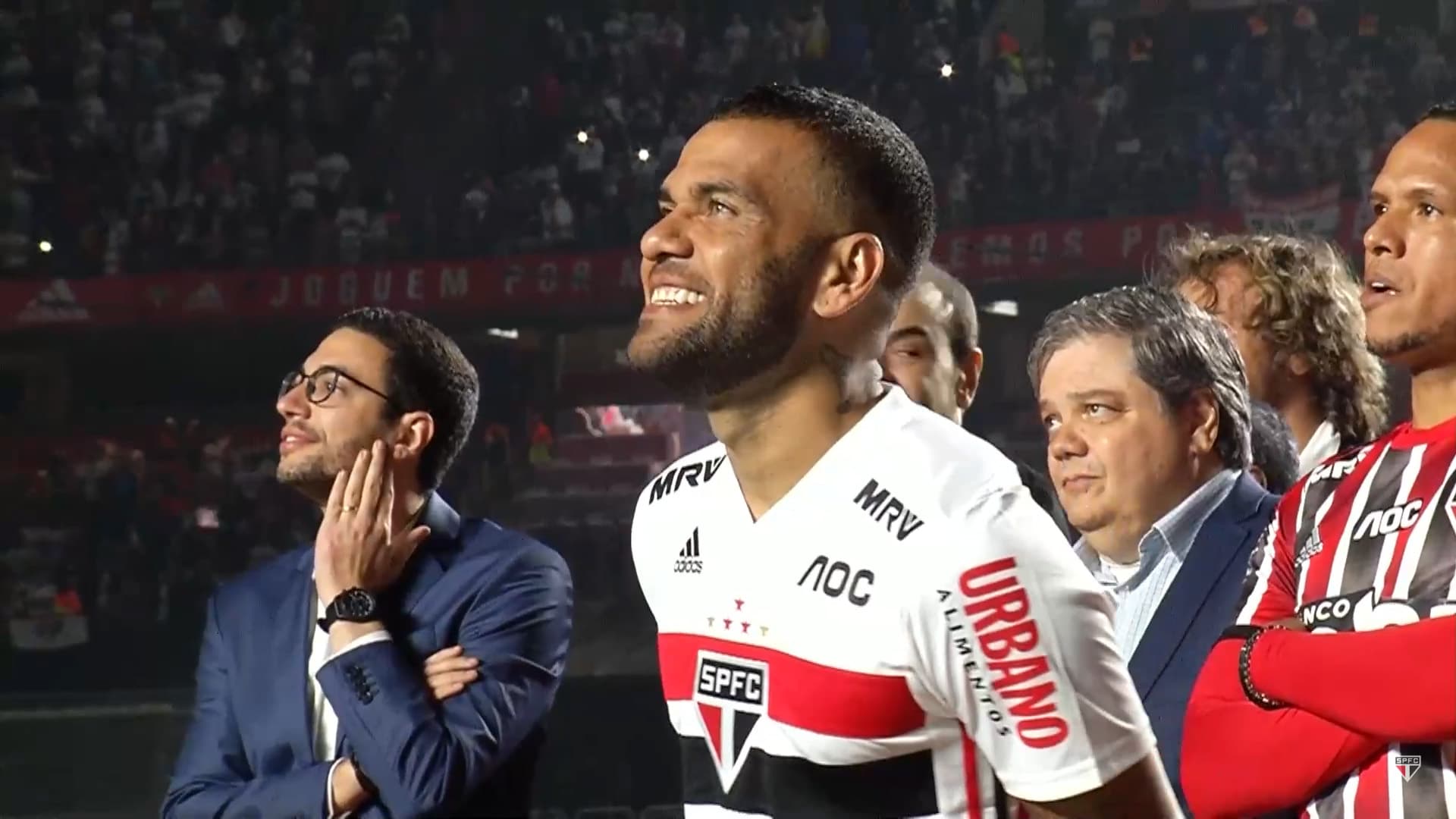 Daniel Alves entra em lista estrelada de 2021 e enfurece torcedores do São Paulo após escolha