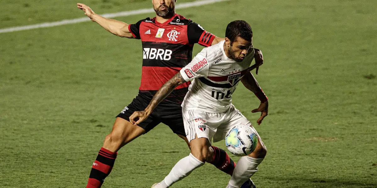 Daniel Alves espera rescisão de contrato com o São Paulo para ficar livre de vez no mercado; Flamengo é o provável destino
