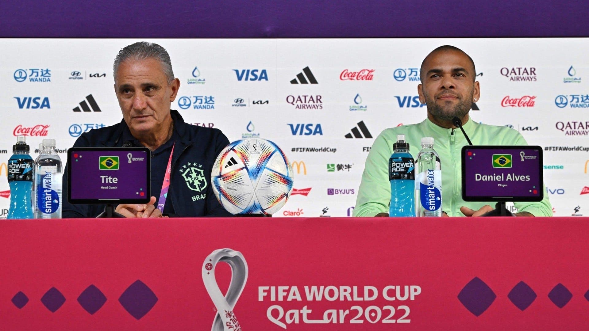 Daniel Alves está enfrentando um momento difícil em sua carreira, está detido em Barcelona, desde janeiro.