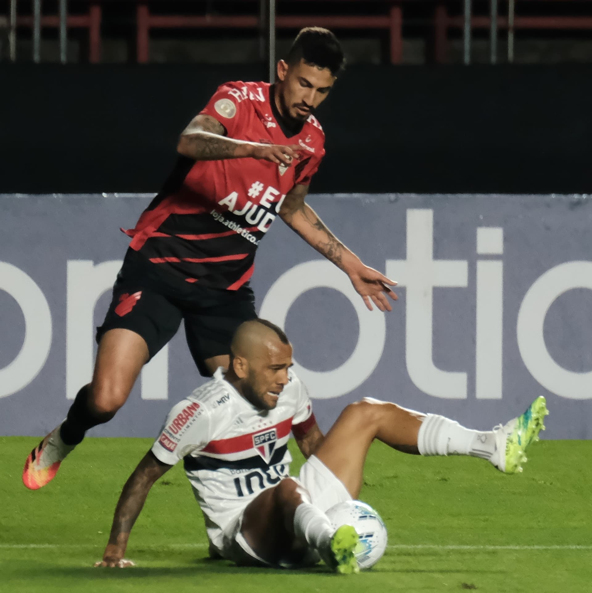 Daniel Alves não joga mais em 2021 e deve revelar destino em 2022 apenas nas últimas semanas do ano