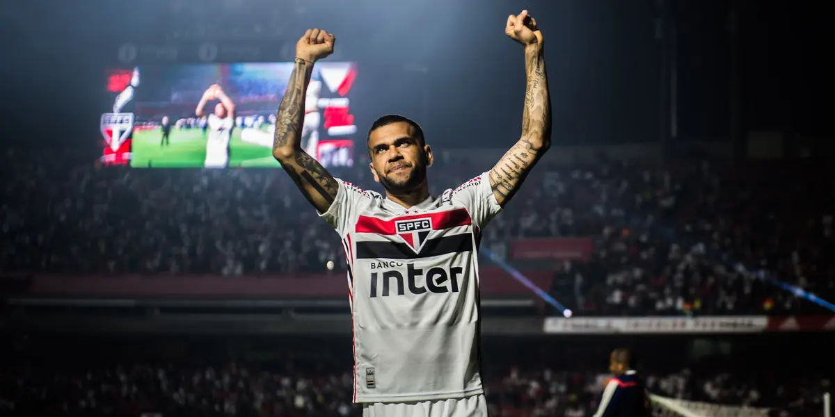Daniel Alves pode sair do São Paulo ainda neste ano, como afirmou o diretor de futebol do clube