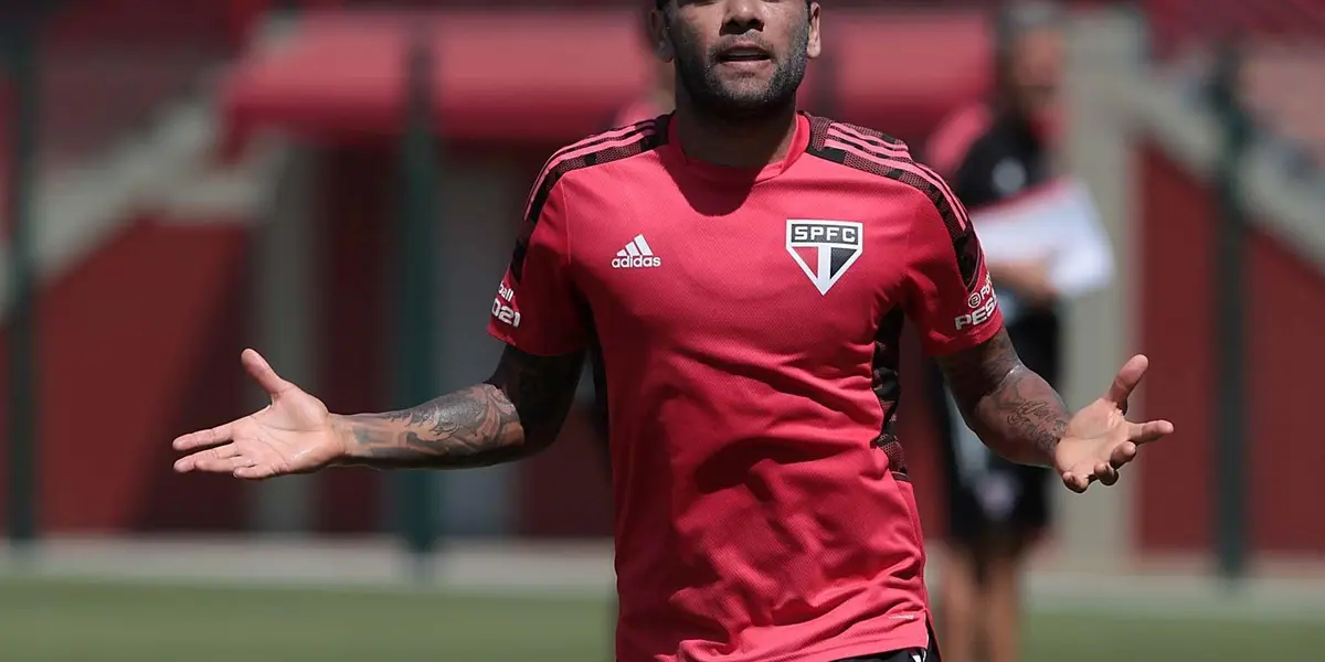 Daniel Alves pode ser substituído no São Paulo