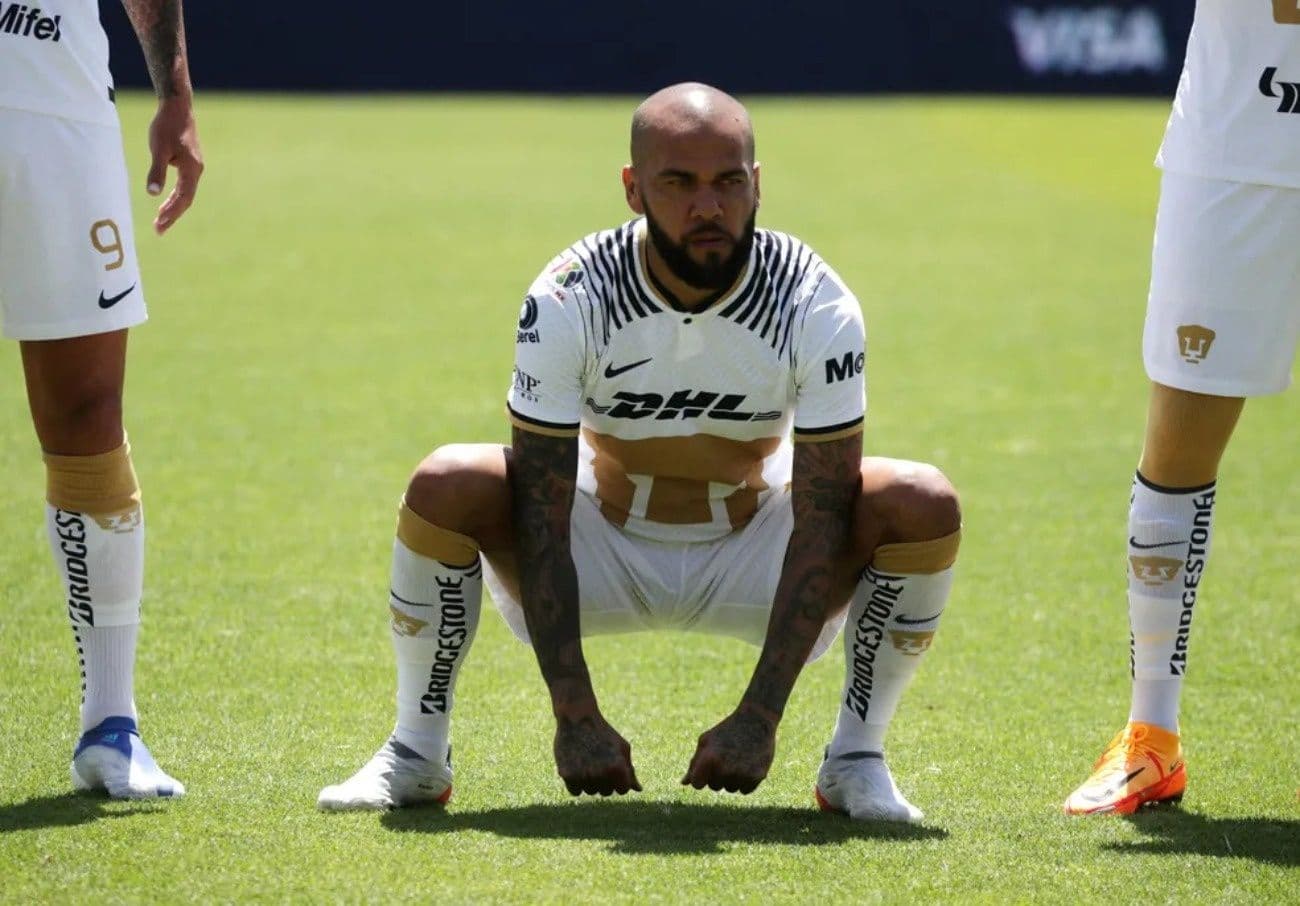 Daniel Alves recebe diversar visitas e é uma celebridade na prisão