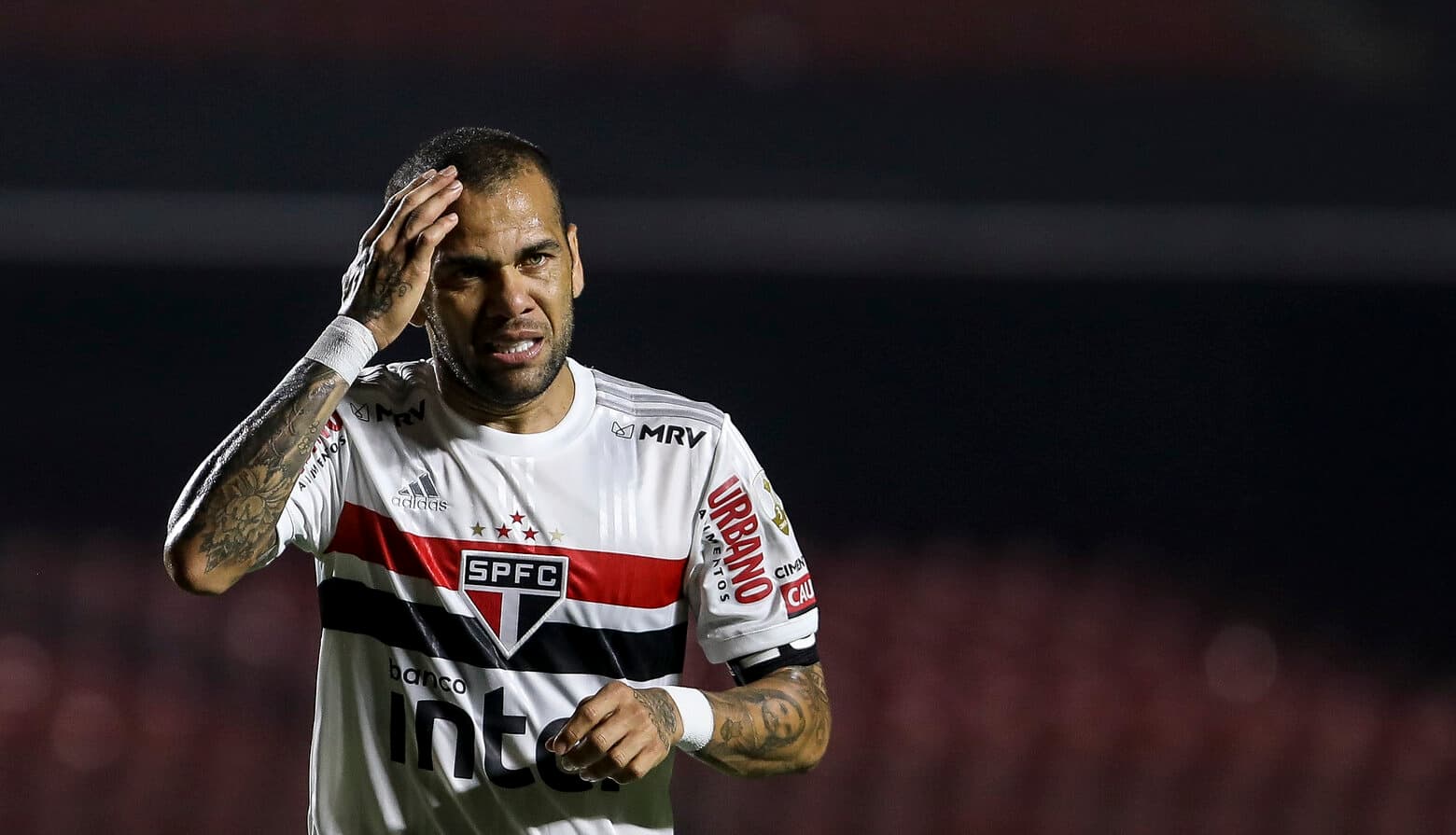 Daniel Alves rescindiu seu contrato com o São Paulo e está livre no mercado para negociar com o Flamengo