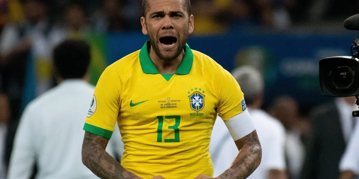 Daniel Alves revelou suas exigências para continuar no futebol brasileiro nas próximas 48 horas