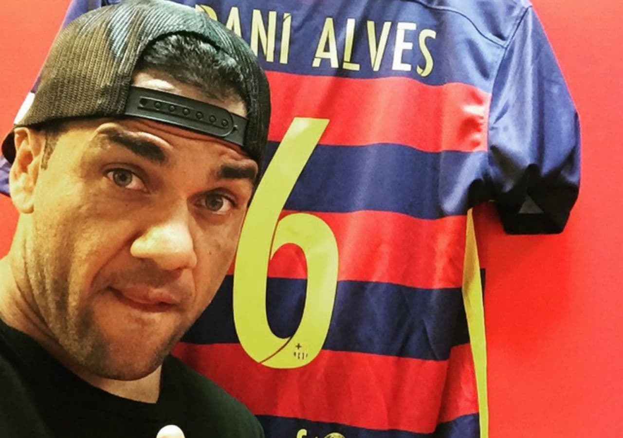 Daniel Alves tem o sonho de voltar ao Barcelona, mas negociação será a mais difícil de sua vida
