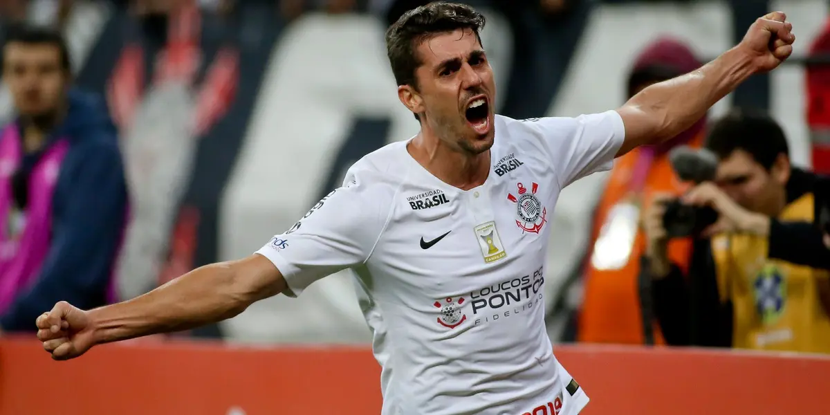 Danilo Avelar foi afastado do Corinthians em junho deste ano após comentários racistas em uma live