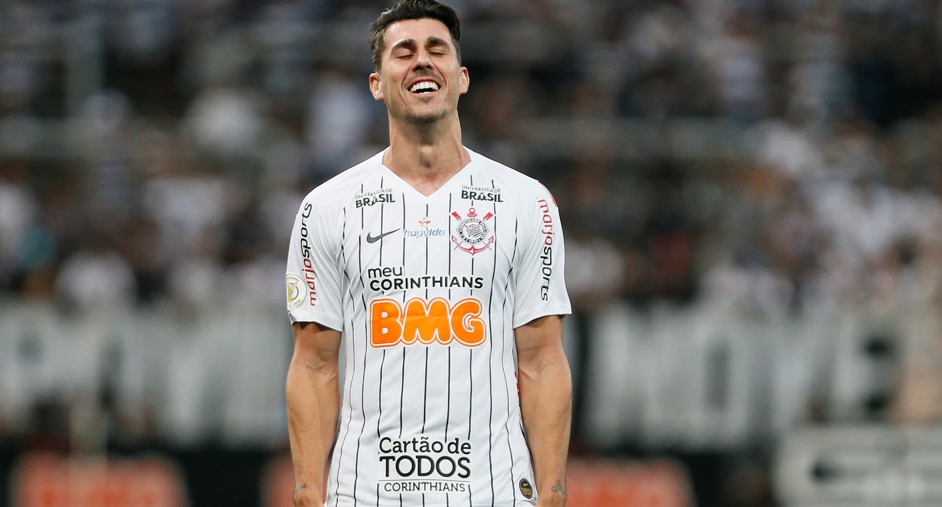 Danilo Avelar viu sua vida mudar de cabeça para baixo por culpa de jogos virtuais e a Série B deve ser seu futuro