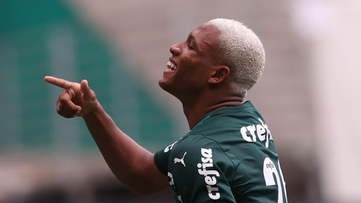 Danilo é alvo do futebol inglês para a temporada e pode deixar fortuna ao Palmeiras de Abel Ferreira