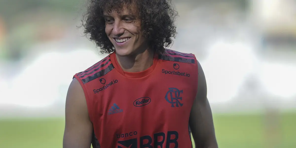 David Luiz foi apresentado oficialmente, treinou com o elenco e ainda fez uma declaração para o Flamengo