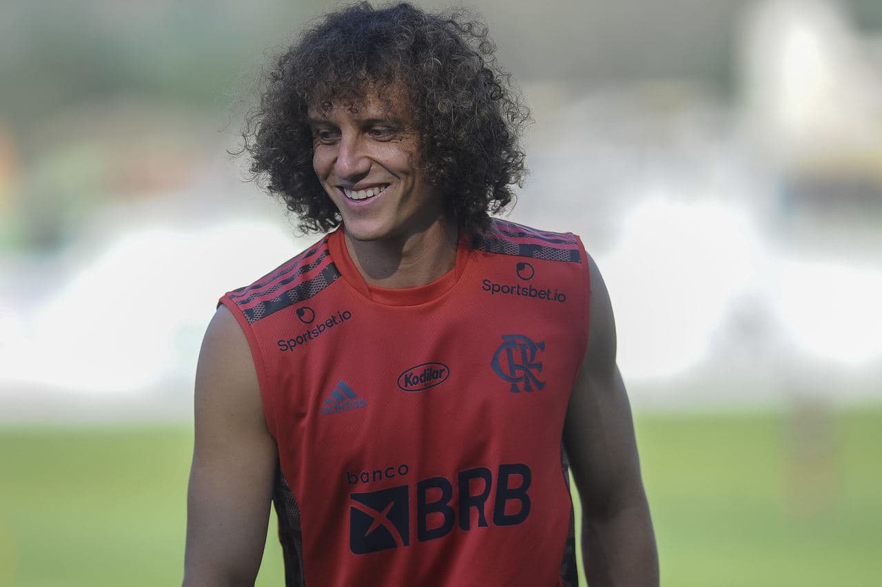 David Luiz foi apresentado oficialmente, treinou com o elenco e ainda fez uma declaração para o Flamengo