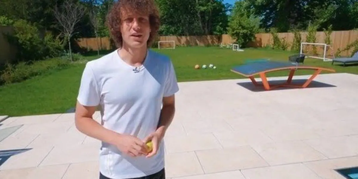 David Luiz, o zagueiro do Flamengo, deixou a fria Londres e alugou uma mansão na Barra da Tijuca, onde vive desde que se juntou ao time
