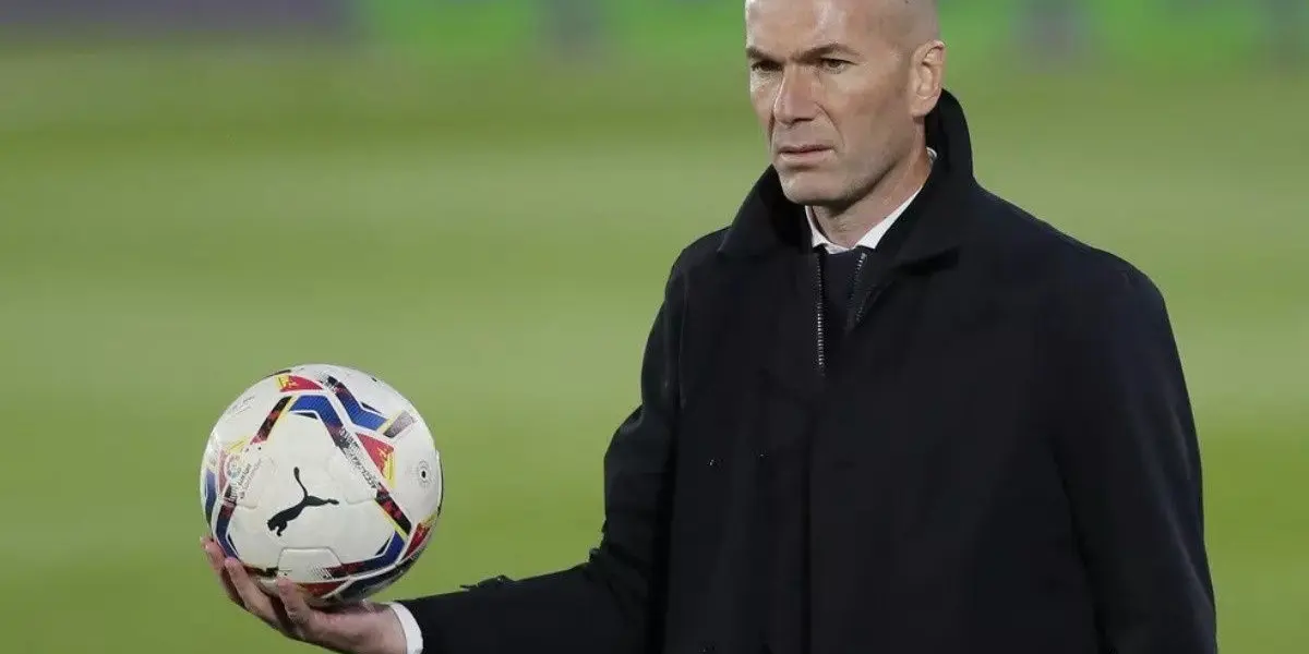 De acordo com jornalista, Zidane, um dos principais nomes para assumir a Seleção Brasileira, está negociando com gigante europeu