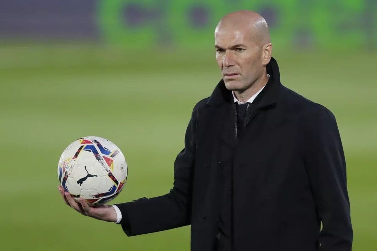 De acordo com jornalista, Zidane, um dos principais nomes para assumir a Seleção Brasileira, está negociando com gigante europeu