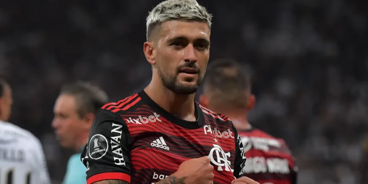 De Arrascaeta em ação com a camisa do Flamengo