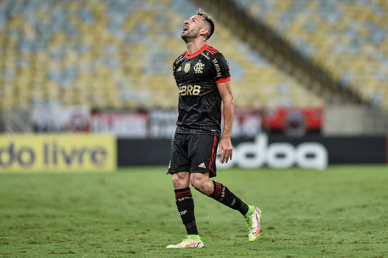 De saída, lateral ainda custará caro ao Flamengo